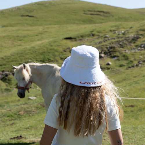 GUŠTAM / SLATKA KA' CUKAR • Frotir x Pamuk Šešir sa Širokim Obodom